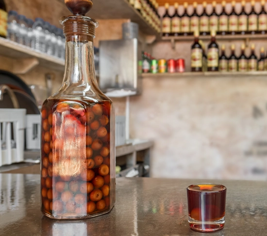 Ginjinha servie dans les comptoirs